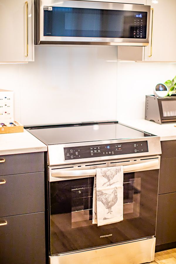 Kitchen oven