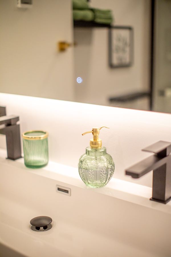 Faucet detail